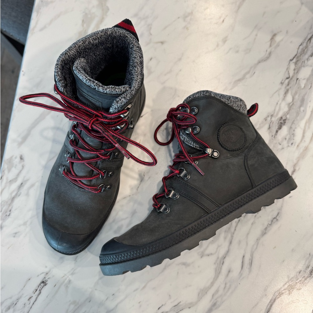 Women's Palladium Boot. size 9. Great condition